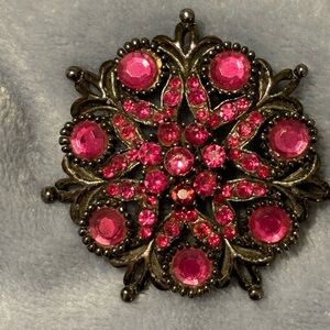 Vintage Pretty Pink flower brooch. Glass stones & a gun metal finish.